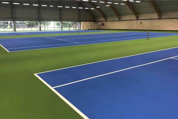 Renovatie 4 tennisvelden in kunststof, tennishal rood - Sportinfrabouw NV